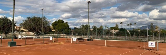 VISTAS PISTA DEUCE RACKET CLUB